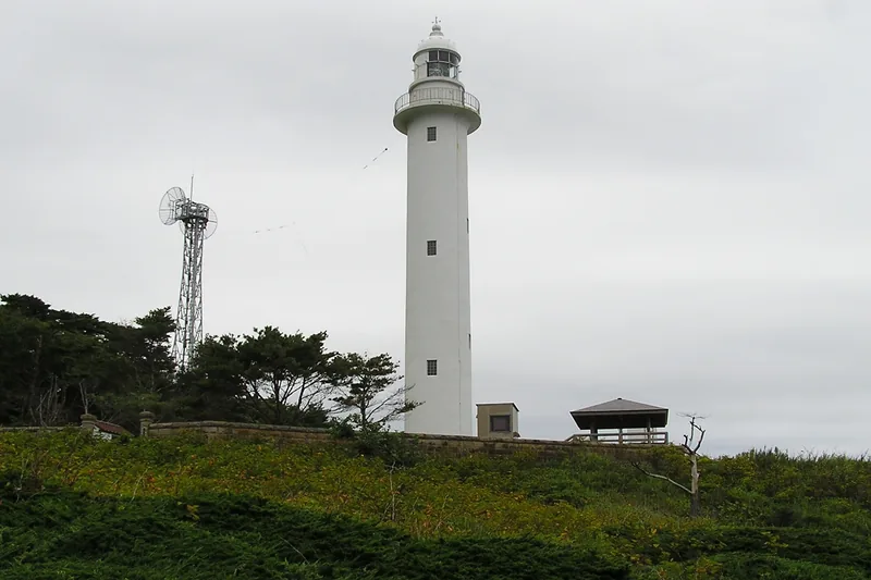 魹ヶ埼灯台（ウィキメディア・コモンズ）