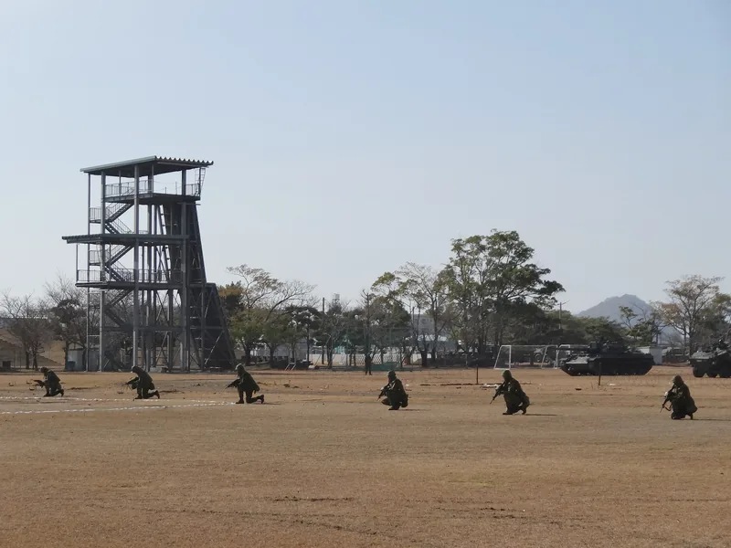 国分駐屯地の訓練場（ウィキメディア・コモンズ）