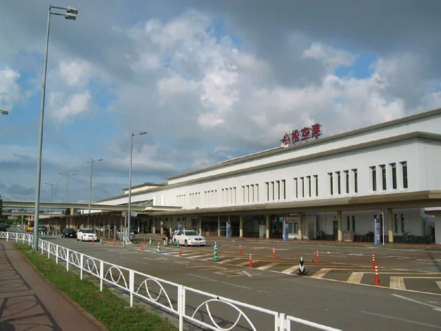 小松空港（ウィキメディア・コモンズ）