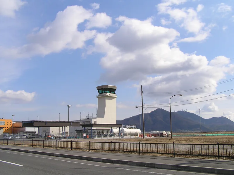 岡南飛行場の管制塔（ウィキメディア・コモンズ）