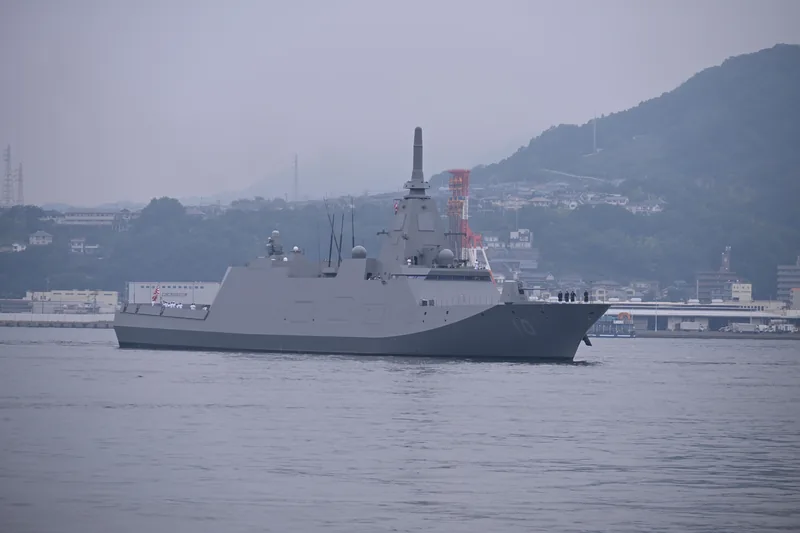 呉基地に初入港する護衛艦「ながら」（ウィキメディア・コモンズ）