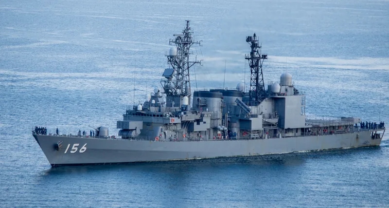 航行する護衛艦「せとぎり」（156）