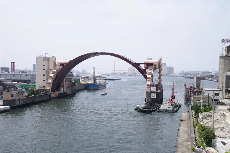 安治川水門（大阪三大水門のひとつ）（ウィキメディア・コモンズ）