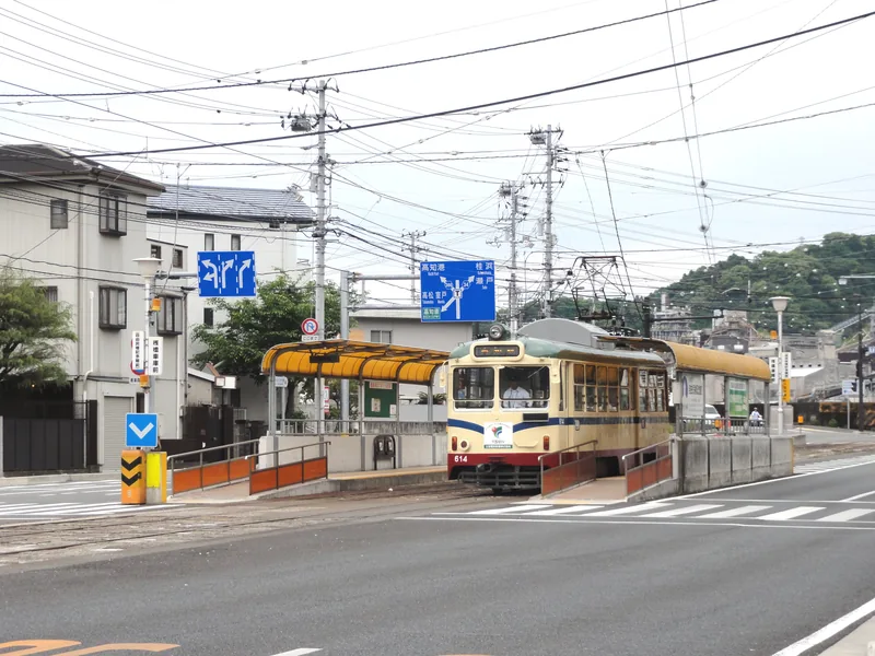 とさでん交通 桟橋車庫前電停(ウィキメディア・コモンズ)