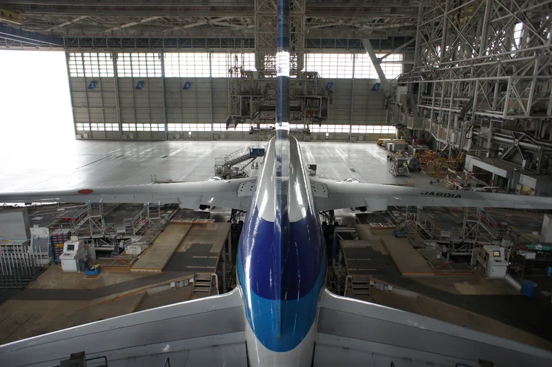 羽田のANA機体整備工場の格納庫（ウィキメディア・コモンズ）