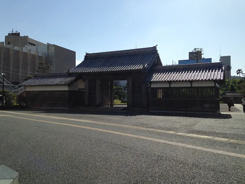 イメージ：近くの徳島城 鷲の門（ウィキメディア・コモンズ）
