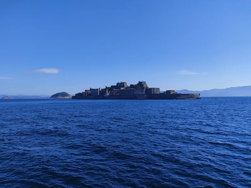 端島（軍艦島）（ウィキメディア・コモンズ）