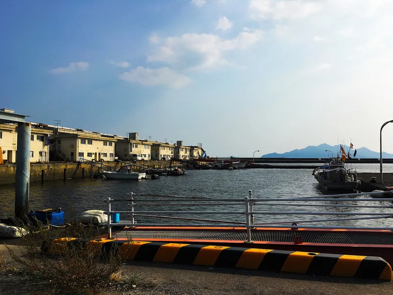 イメージ：広島市中央卸売市場から見た草津港（ウィキメディア・コモンズ）