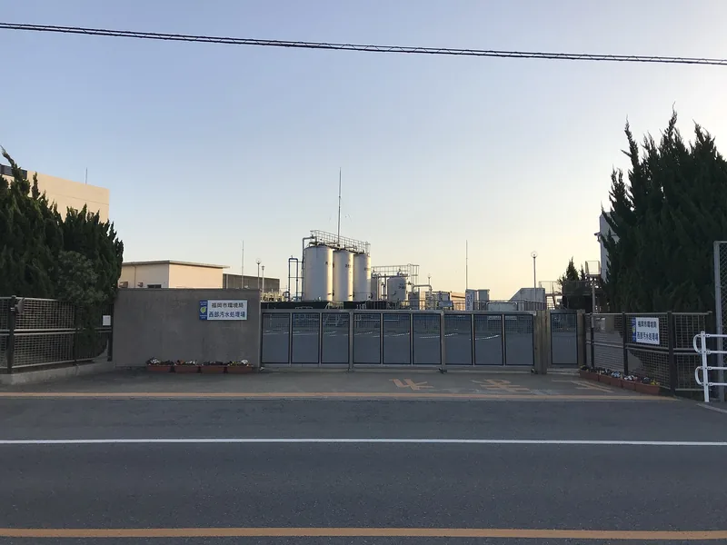 イメージ：下水処理場（西部水処理センター）（ウィキメディア・コモンズ）
