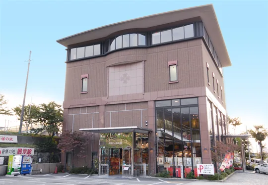 井筒八ッ橋本舗 追分店 工場見学（www.yatsuhashi.co.jp の掲載画像）