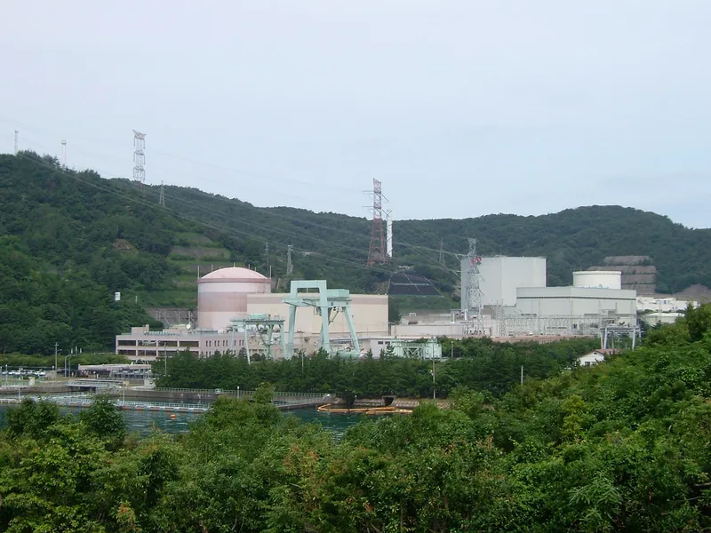 イメージ：となりの日本原子力発電 敦賀発電所（ウィキメディア・コモンズ）