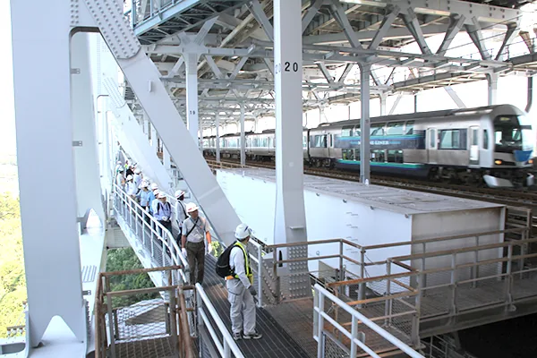 瀬戸大橋塔頂体験スカイツアー（www.jb-honshi.co.jp の掲載画像）