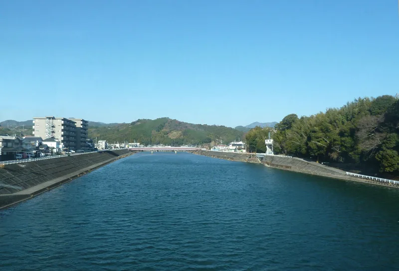 イメージ：鏡川（ウィキメディア・コモンズ）