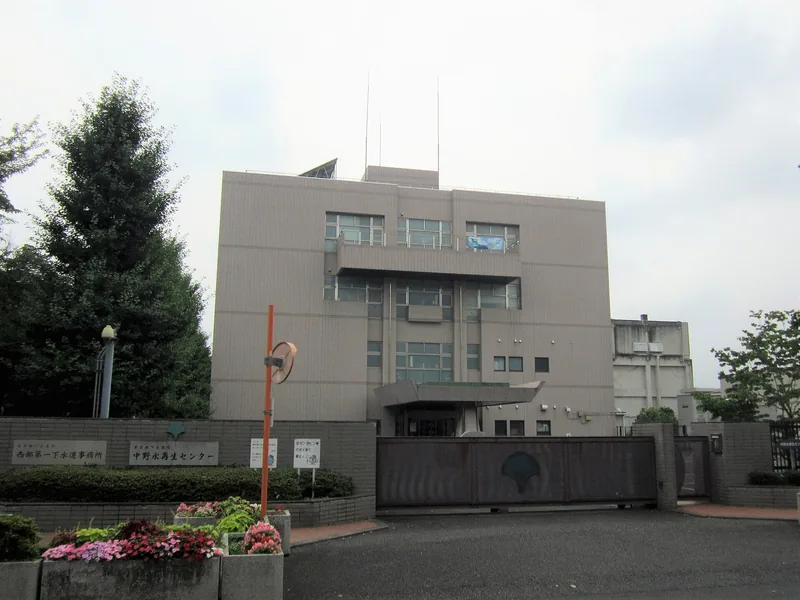 イメージ：下水処理場（東京都の中野水再生センター）（ウィキメディア・コモンズ）