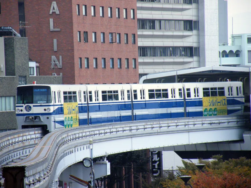 イメージ：北九州モノレールの車両（ウィキメディア・コモンズ）