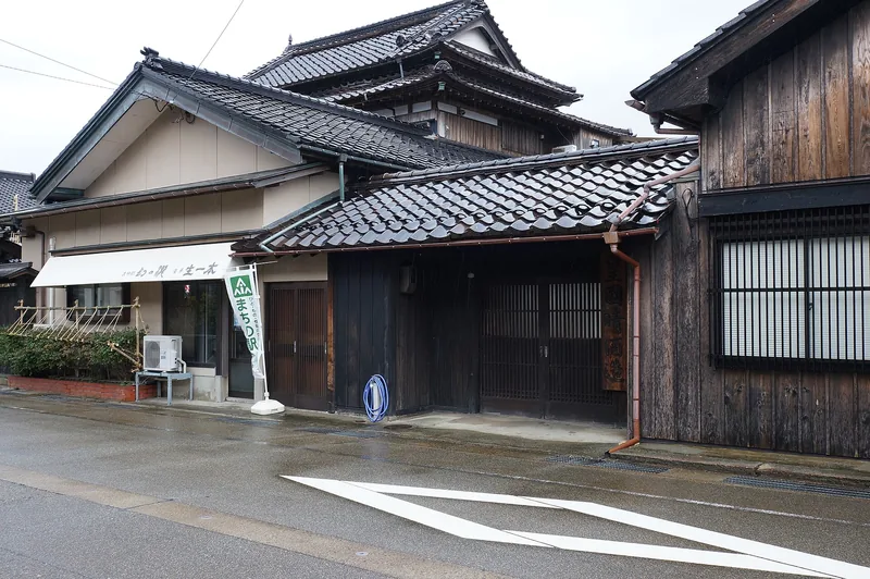 皇国晴酒造の建物（ウィキメディア・コモンズ）