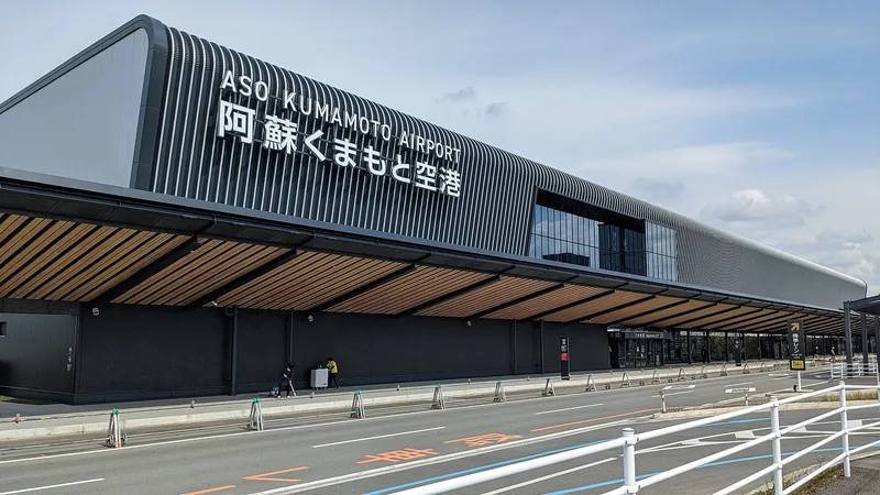 阿蘇くまもと空港 新ターミナル（ウィキメディア・コモンズ）