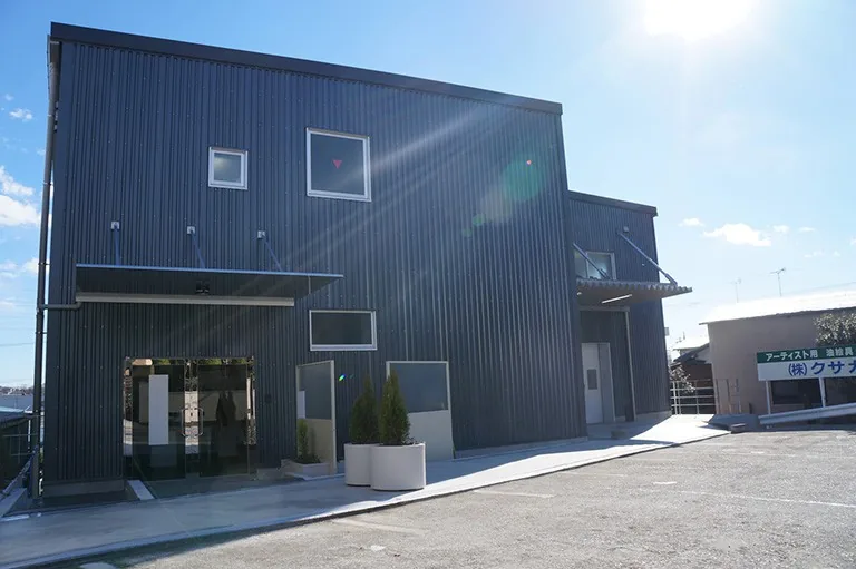 クサカベ 絵具工場見学（朝霞・本社工場）（www.kusakabe-enogu.co.jp の掲載画像）