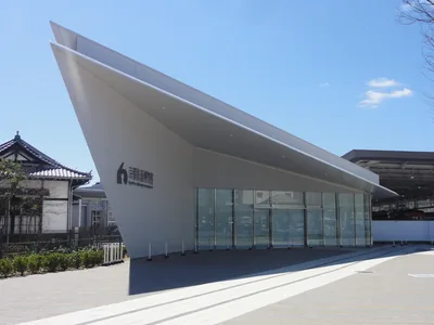 京都鉄道博物館（ウィキメディア・コモンズ）