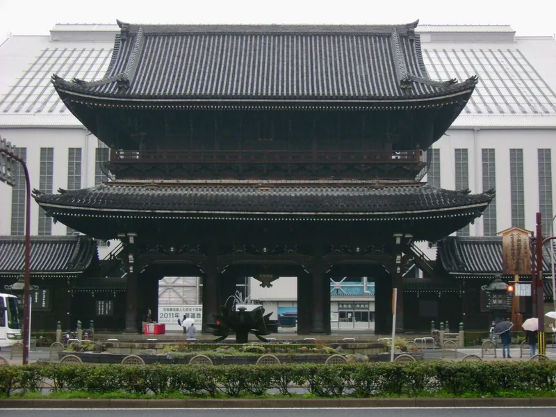 イメージ：近くの東本願寺（ウィキメディア・コモンズ）