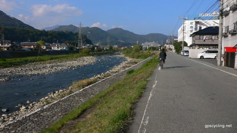 イメージ：近くを流れる裾花川（ウィキメディア・コモンズ）