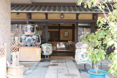 松井酒造 酒蔵見学（京都・吉田）（ウィキメディア・コモンズ）