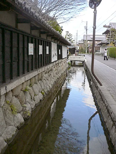 イメージ：三重県の農業用水路（智積用水）（ウィキメディア・コモンズ）