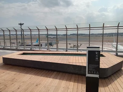 成田空港 展望デッキ・見学デッキ（自由見学）（www.narita-airport.jp の掲載画像）