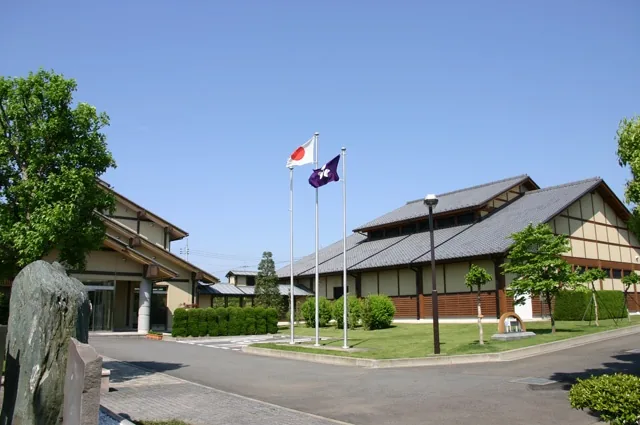 群馬県立日本絹の里（高崎市）（www.nippon-kinunosato.or.jp の掲載画像）