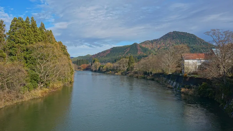 イメージ：大館市を流れる米代川（ウィキメディア・コモンズ）