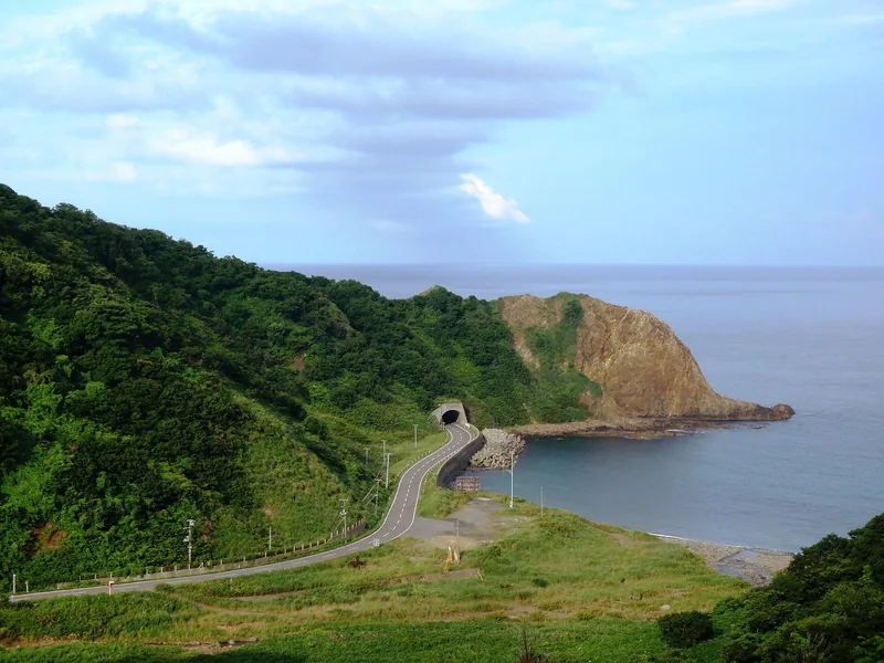 イメージ：奥尻島の海岸（ワイナリーから約4km）（ウィキメディア・コモンズ）