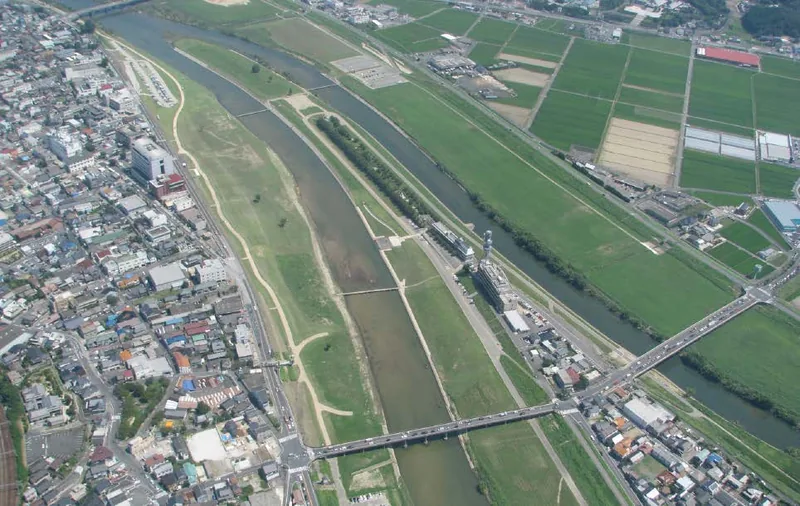 遠賀川水辺館（遠賀川地域防災施設）（www.qsr.mlit.go.jp の掲載資料の画像）