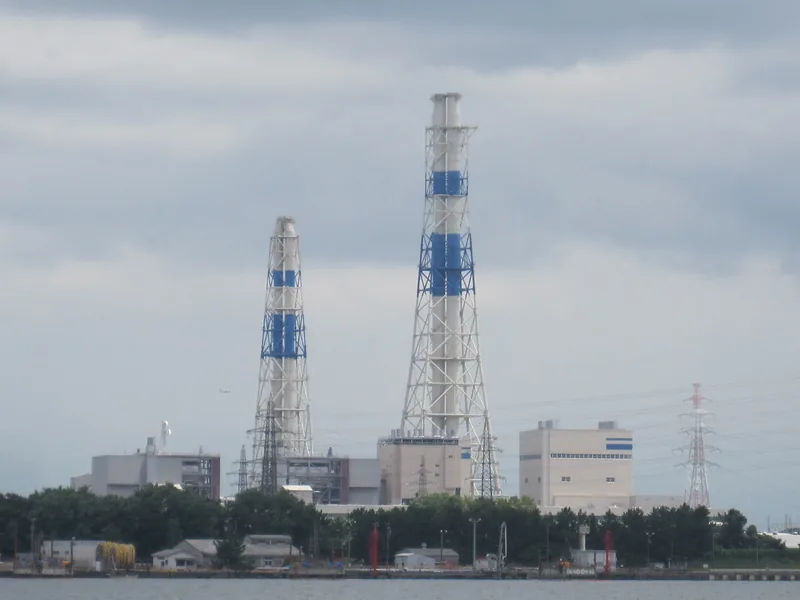 富山新港火力発電所（ウィキメディア・コモンズ）