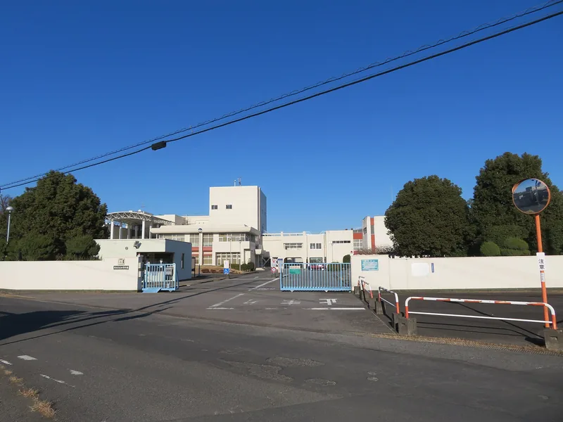 庄和浄水場（正門付近）（ウィキメディア・コモンズ）