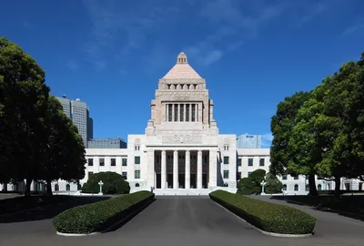 イメージ：国会議事堂（参議院は向かって右側）