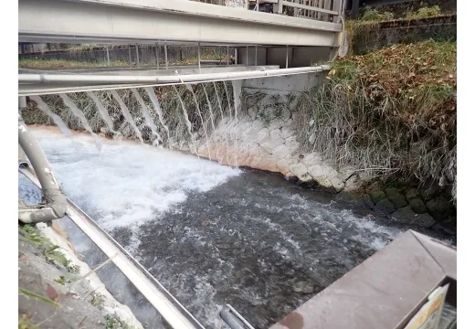 品木ダム水質管理所・草津中和工場（www.ktr.mlit.go.jp の掲載画像）