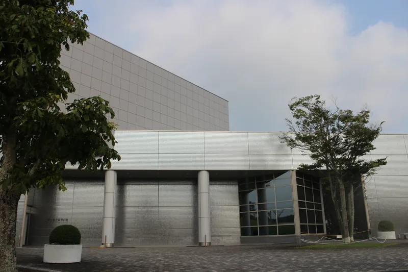 資生堂企業資料館（ウィキメディア・コモンズ）