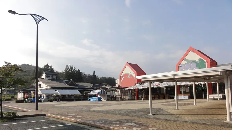 イメージ：道の駅紫波（工場見学入口の手前）（ウィキメディア・コモンズ）