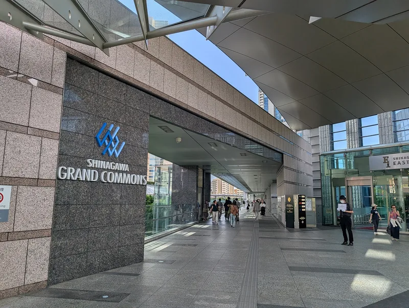 イメージ：近くの品川グランドコモンズ（品川駅東口）（ウィキメディア・コモンズ）