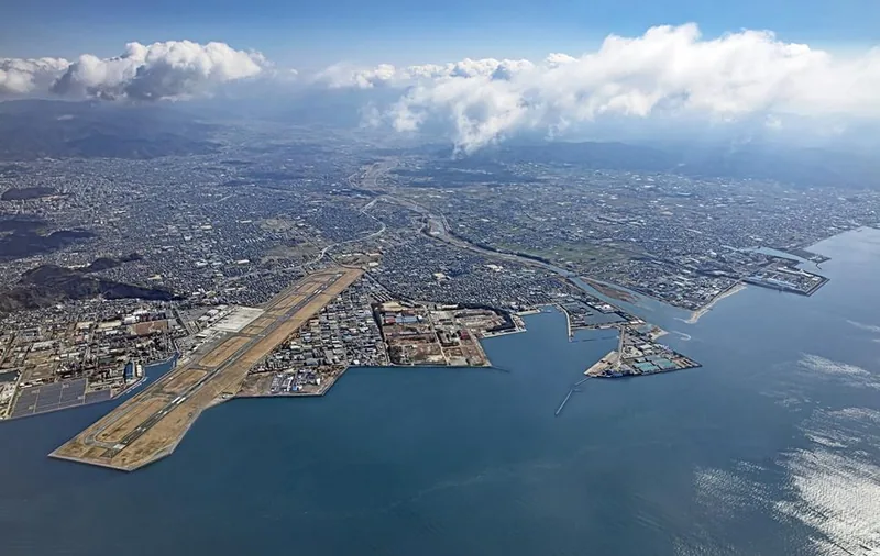 松山空港滑走路端安全区域（RESA）整備事業（www.skr.mlit.go.jp の告知画像）