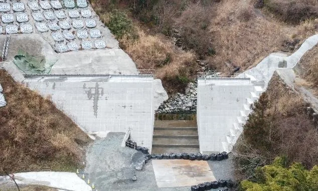 吉野川水系西谷右支川堰堤工事（www.skr.mlit.go.jp の告知画像）