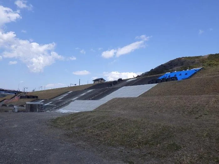 佐岡樋門耐震対策工事（www.skr.mlit.go.jp の告知画像）