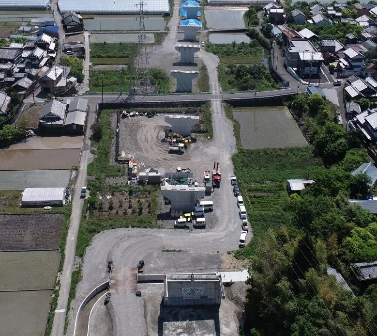安芸道路黒鳥高架橋上部P7-A2工事（www.skr.mlit.go.jp の告知画像）