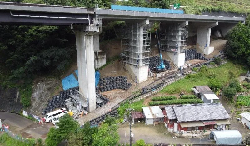 高知自動車道 橋梁耐震補強事業の現場見学（www.skr.mlit.go.jp の告知画像）