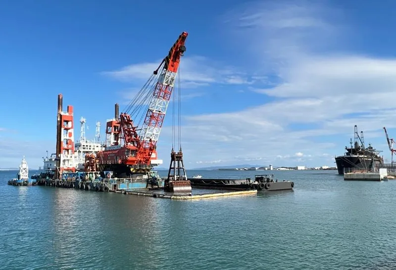 徳島小松島港泊地浚渫工事（www.skr.mlit.go.jp の告知画像）