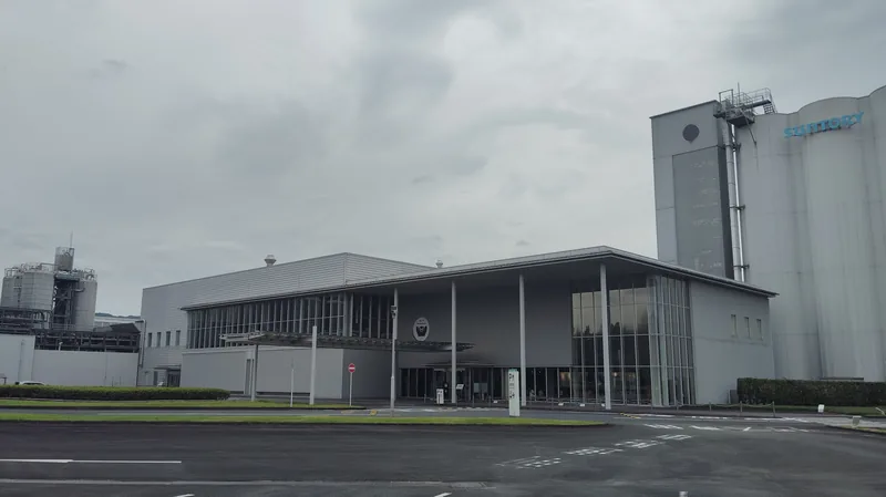 サントリー九州熊本工場（ウィキメディア・コモンズ）