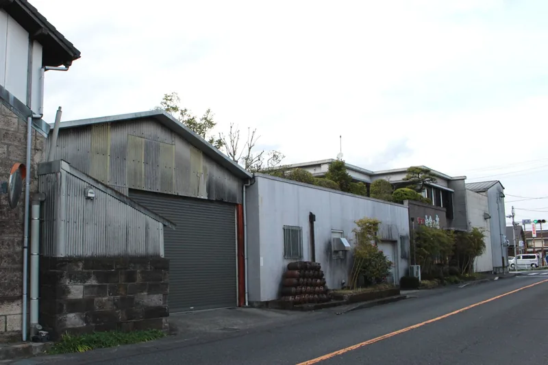 イメージ：鹿児島の焼酎蔵（白金酒造・姶良市）（ウィキメディア・コモンズ）