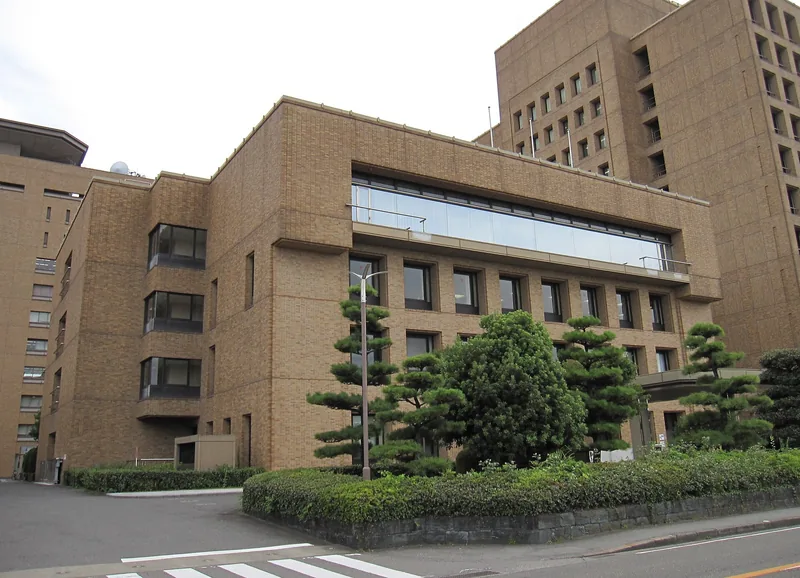 徳島県議会議事堂（ウィキメディア・コモンズ）