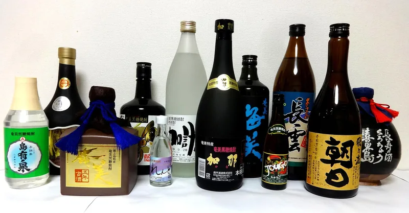 イメージ：奄美黒糖焼酎の瓶（ウィキメディア・コモンズ）