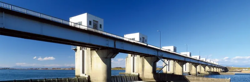 利根大堰（利根導水総合管理所）（www.water.go.jp の掲載画像）
